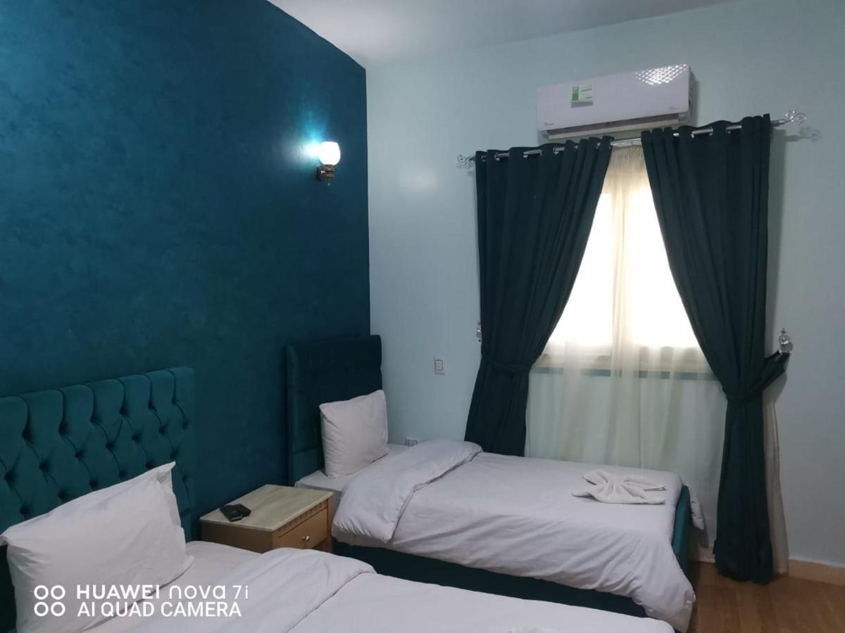 Hostel Anubis Kingdom Pyramids Kafret el-Gabal